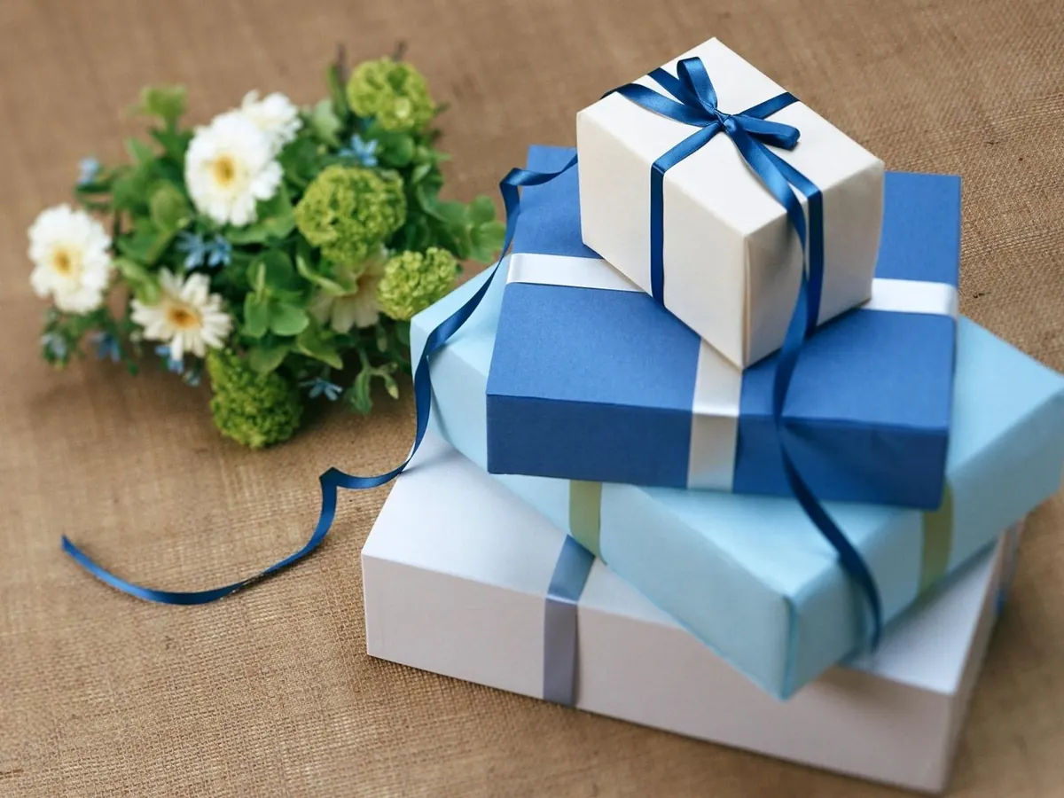 Flower Gift Sets vs Fresh Bouquets: Which Is Better for Birthdays, Get Well and New Home?
